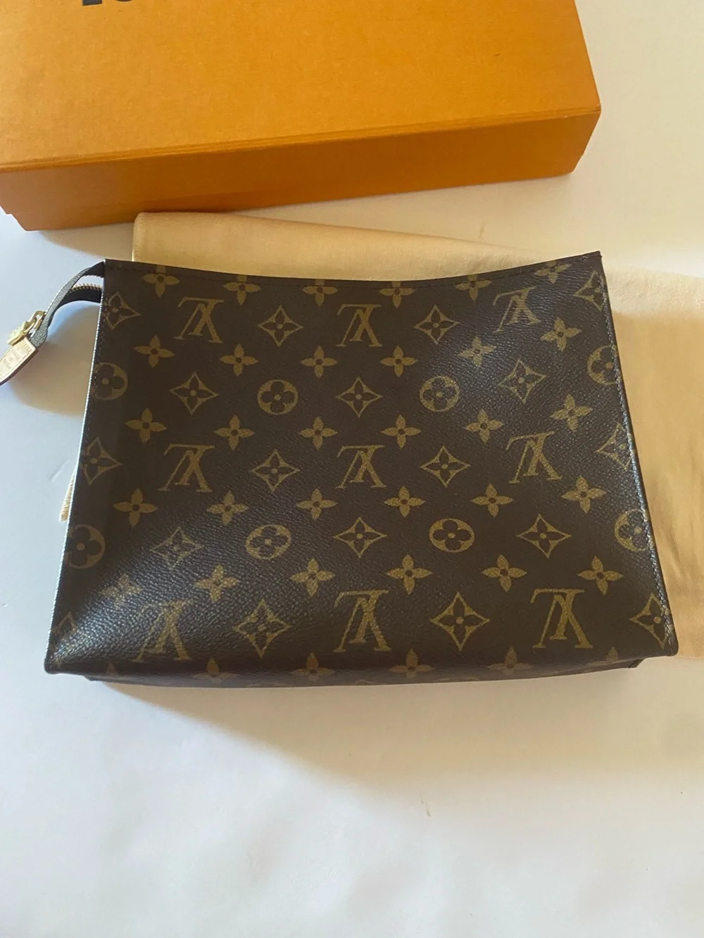 Louis Vuitton toiletry 26